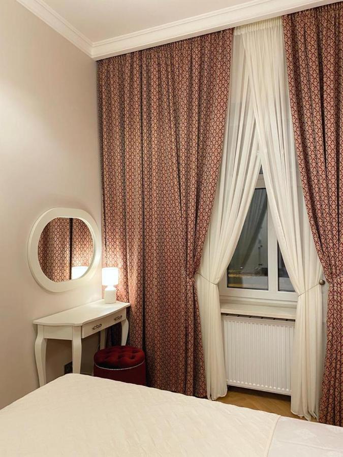 Grand De Luxe Residence Lviv Exterior photo